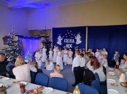 Jasełka i wspólna wigilia dzieci z rodzicami w Brzeźnie Lęborskim
