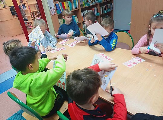 Dzień Babci w Bibliotece. Spotkanie z Wyjątkową Czytelniczką, Panią Janiną oraz klasą 1b