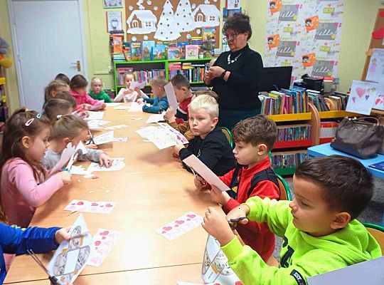 Dzień Babci w Bibliotece. Spotkanie z Wyjątkową Czytelniczką, Panią Janiną oraz klasą 1b
