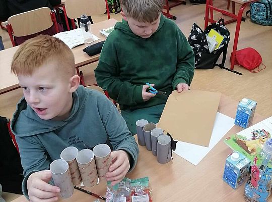 Uczniowie z klasy 3B projektują organizery w kształcie kotów...na Święto Dnia Kota