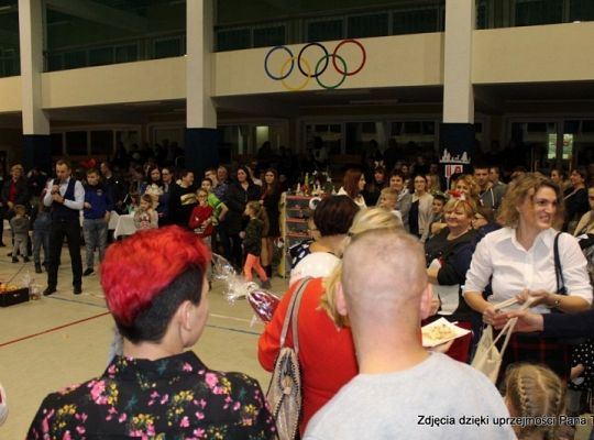 Kiermasz Świąteczny połączony z pomocą charytatywną...