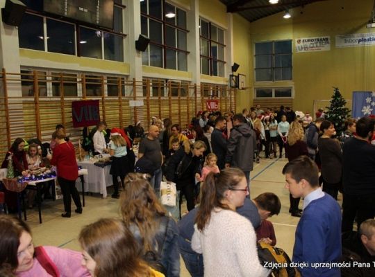 Kiermasz Świąteczny połączony z pomocą charytatywną...