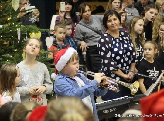 Kiermasz Świąteczny połączony z pomocą charytatywną...