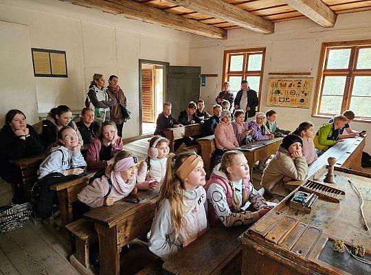 Uczniowie j. kaszubskiego we Wdzydzach