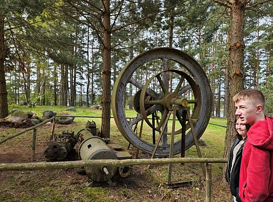 Uczniowie j. kaszubskiego we Wdzydzach