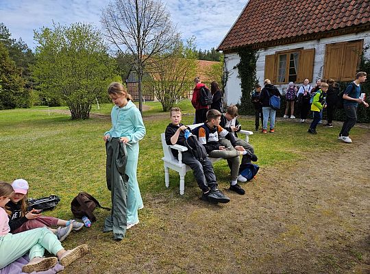 Uczniowie j. kaszubskiego we Wdzydzach
