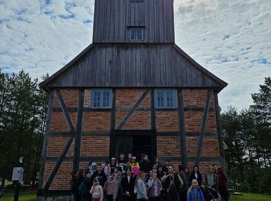 Uczniowie j. kaszubskiego we Wdzydzach