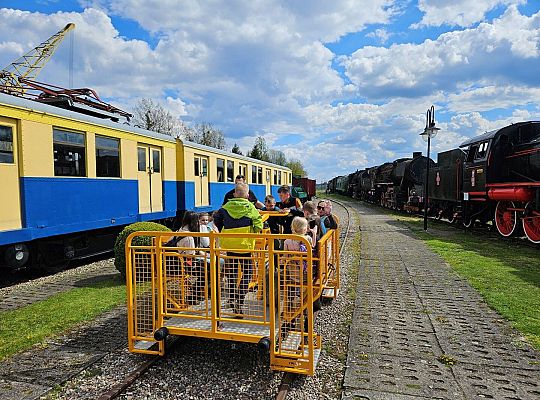 Uczniowie j. kaszubskiego we Wdzydzach