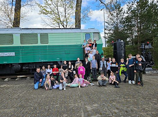 Uczniowie j. kaszubskiego we Wdzydzach