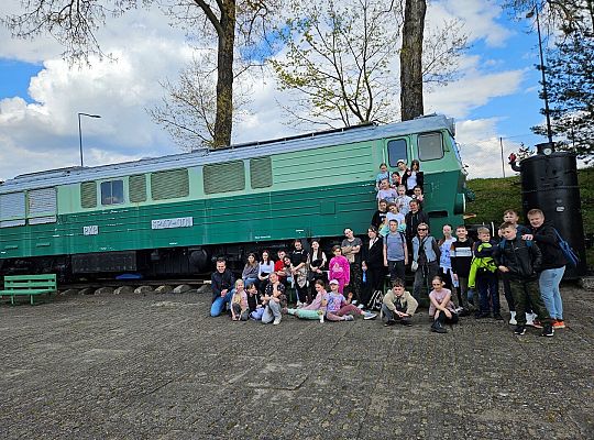 Uczniowie j. kaszubskiego we Wdzydzach