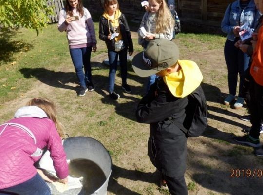 Wycieczka grupy projektowej do Wdzydz Kiszewskich i do Łówcza