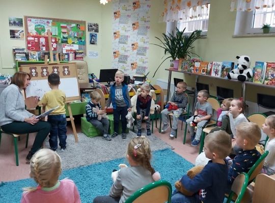 W bibliotece świętowano Dzień Pluszowego Misia