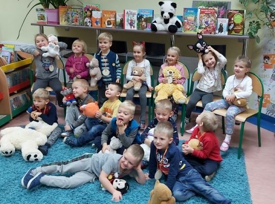 W bibliotece świętowano Dzień Pluszowego Misia