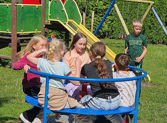 Piknik klas trzecich w Świetlinie