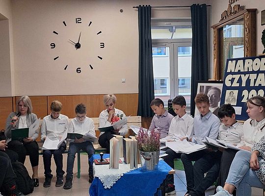 Zespół Szkolno-Przedszkolny w Łęczycach  włączył się w akcję Narodowego Czytania