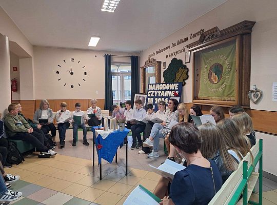 Zespół Szkolno-Przedszkolny w Łęczycach  włączył się w akcję Narodowego Czytania