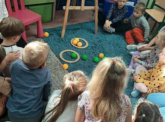 Dzień Kropki w bibliotece z grupą 0D