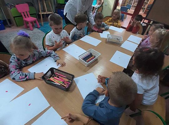 Dzień Kropki w bibliotece z grupą 0D