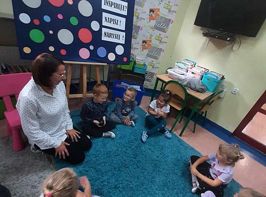 Dzień Kropki w bibliotece z grupą 0D