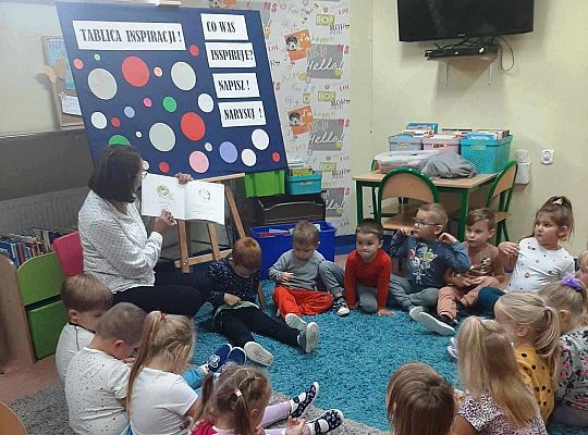 Dzień Kropki w bibliotece z grupą 0D