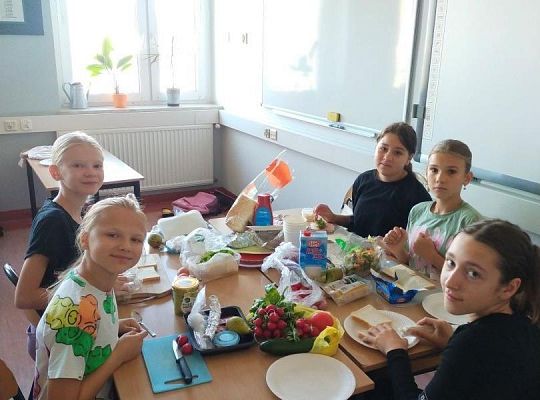 Zdrowe śniadanie uczniów klasy 5c