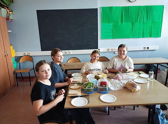 Zdrowe śniadanie uczniów klasy 5c