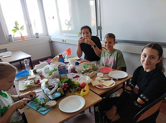 Zdrowe śniadanie uczniów klasy 5c