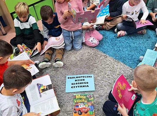 Ogólnopolski Dzień Głośnego Czytania połączony z akcją "Czytamy z SERCEM"