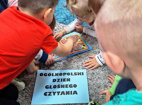 Ogólnopolski Dzień Głośnego Czytania połączony z akcją "Czytamy z SERCEM"