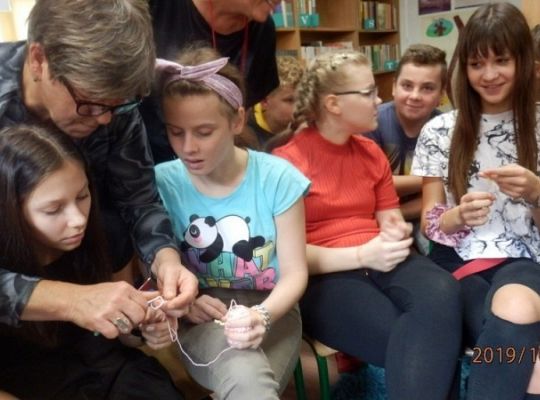 „Szydełkowe cudeńka”. Warsztaty szydełkowania