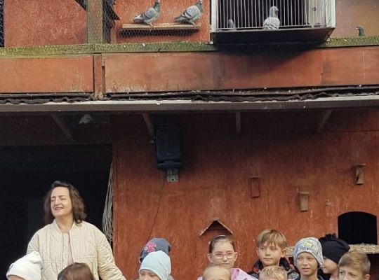 Wycieczka klasy 2b do gołębnika Pana Romana
