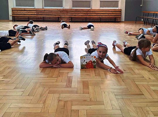 Jesienne spotkanie klasy 1a z książką