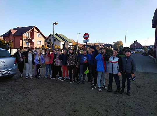 Upiększamy teren wokół szkoły