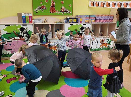 Nasze przedszkolaki w czasie deszczu się nie nudzą