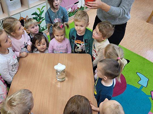 Nasze przedszkolaki w czasie deszczu się nie nudzą