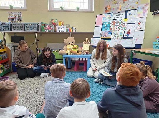 Pluszowy Miś w roli głównej – wyjątkowy dzień z przedszkolakami