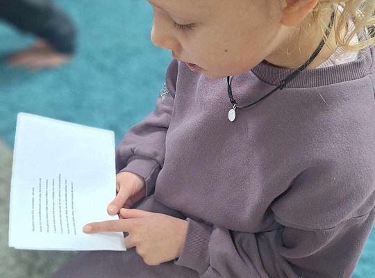 Pluszowy Miś w roli głównej – wyjątkowy dzień z przedszkolakami