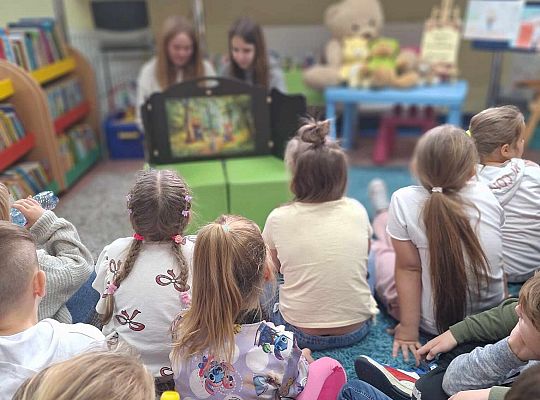 Pluszowy Miś w roli głównej – wyjątkowy dzień z przedszkolakami