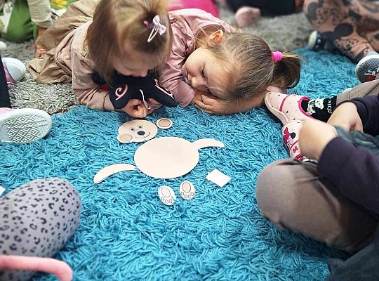 Pluszowy Miś w roli głównej – wyjątkowy dzień z przedszkolakami