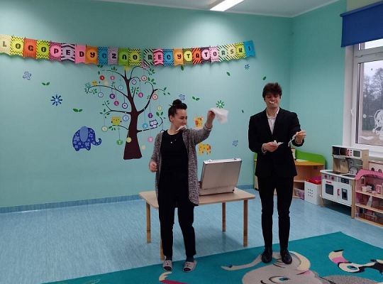 Każdy przedszkolak choć raz w życiu powinien spotkać czarodzieja. A najlepiej zabawnego czarodzieja!