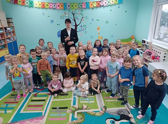 Każdy przedszkolak choć raz w życiu powinien spotkać czarodzieja. A najlepiej zabawnego czarodzieja!