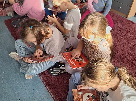 Pierwszoklasiści w krainie książek:)