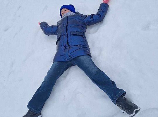 Zimowe zabawy z klasą 1a – zdążyliśmy przed roztopami!