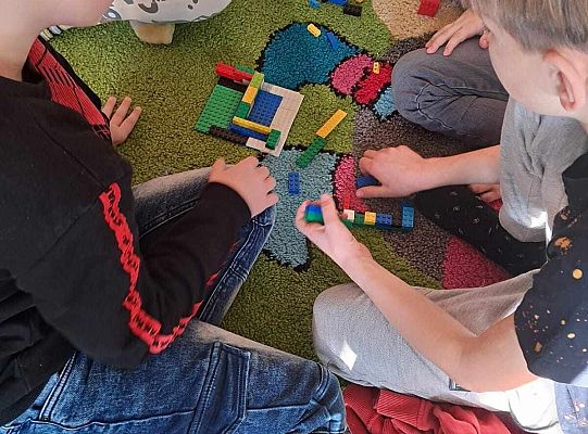 "Buduj emocje, twórz historie – LEGOwe przygody z Humorkami!"