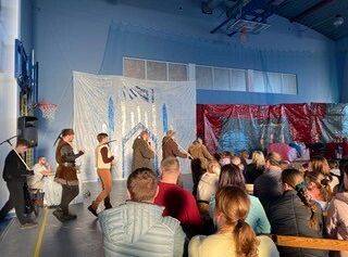 ”Kraina Lodu!” w wykonaniu Teatru Odeon ze Strzebielina