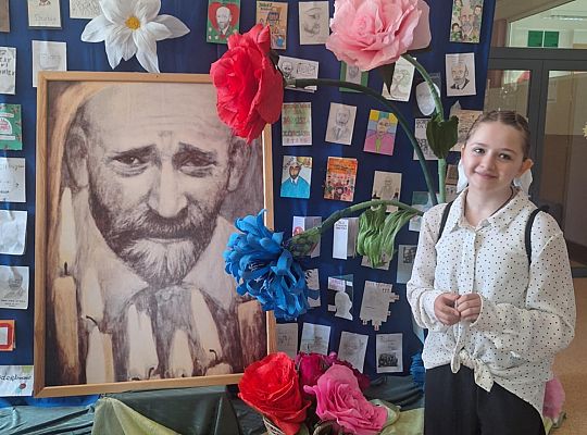 Dziś w Szkole Podstawowej im. Janusza Korczaka w Żarnowcu odbył się finał wojewódzkiego konkursu "Kartka dla Korczaka". 