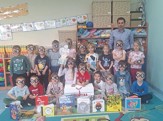 "BIBLIOTEKA PRZEDSZKOLAKA" PONOWNIE ZAWITAŁA DO NASZEJ SZKOLNEJ BIBLIOTEKI
