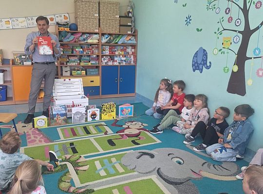 "BIBLIOTEKA PRZEDSZKOLAKA" PONOWNIE ZAWITAŁA DO NASZEJ SZKOLNEJ BIBLIOTEKI