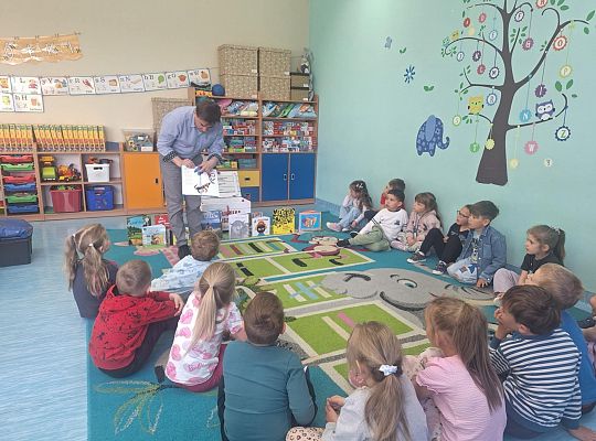 "BIBLIOTEKA PRZEDSZKOLAKA" PONOWNIE ZAWITAŁA DO NASZEJ SZKOLNEJ BIBLIOTEKI