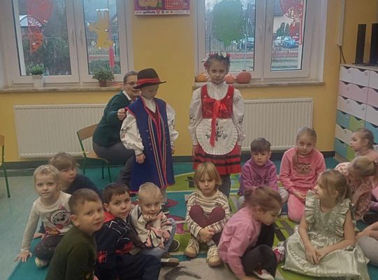 „Gdzie ty jesteś, koguciku?”.